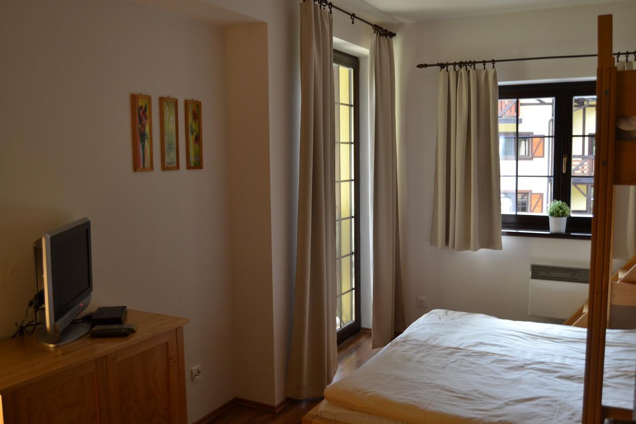 Apartmany Olivia A Olympia Liptov รูชอมแบรอค ภายนอก รูปภาพ